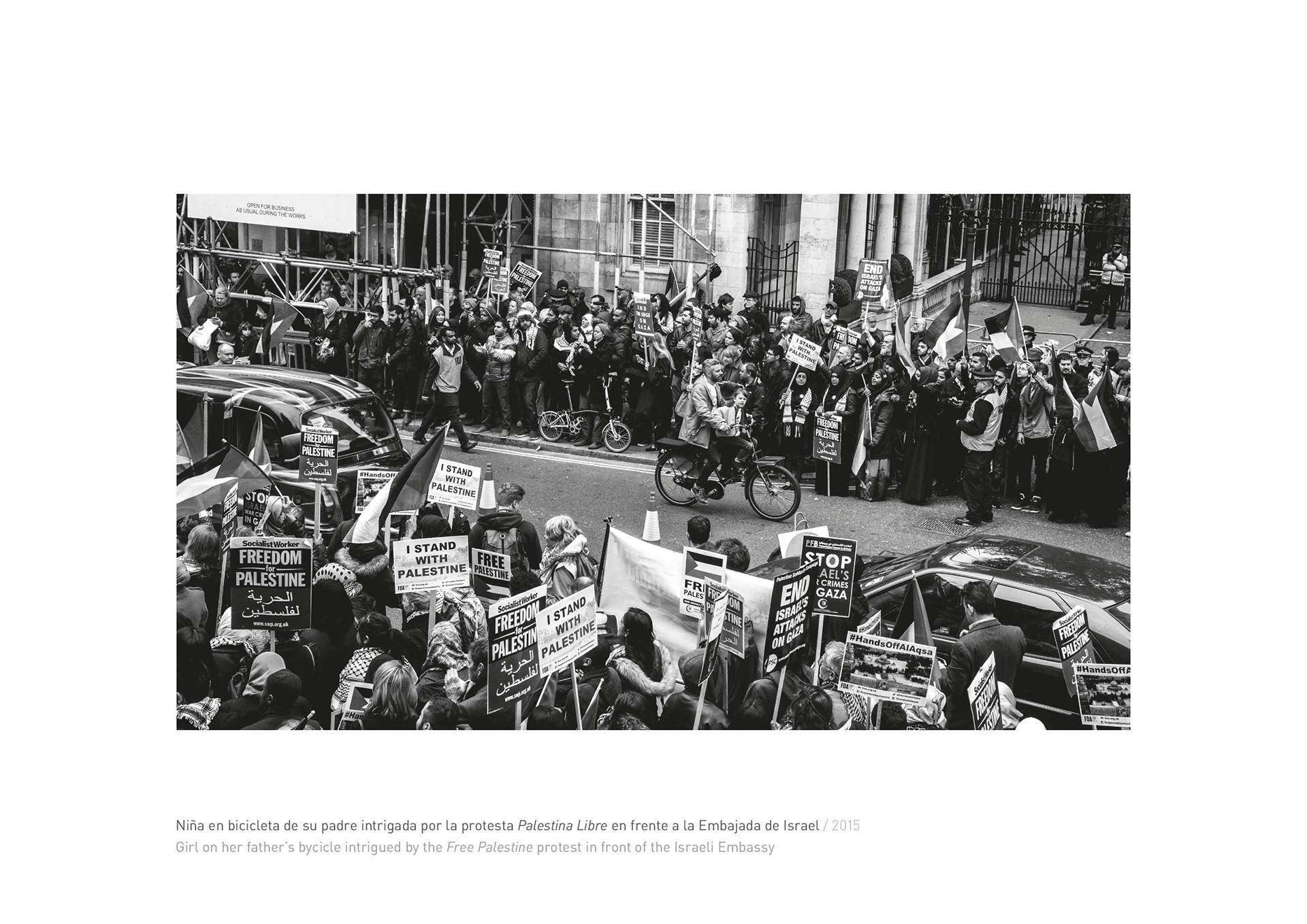 Image of the design created for the exhibition "Londres: detras y debajo del Palacio de Buckingham". This is an image related to a project inside Pedro Rodrigues (Treze413) graphic design portfolio.