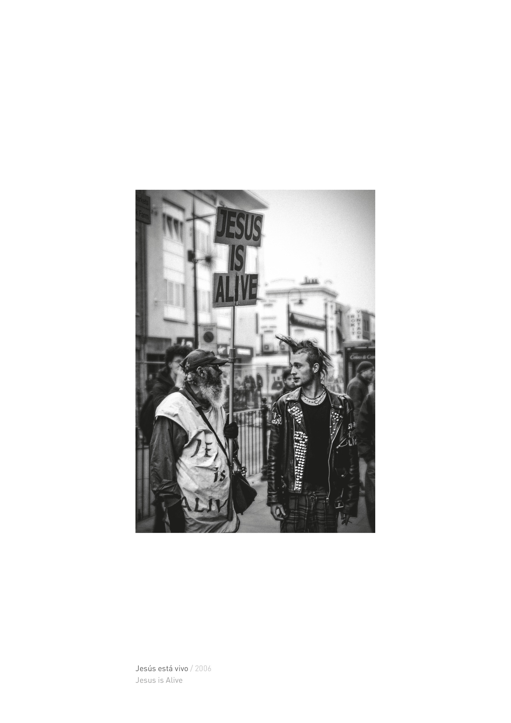 Image of the design created for the exhibition "Londres: detras y debajo del Palacio de Buckingham". This is an image related to a project inside Pedro Rodrigues (Treze413) graphic design portfolio.