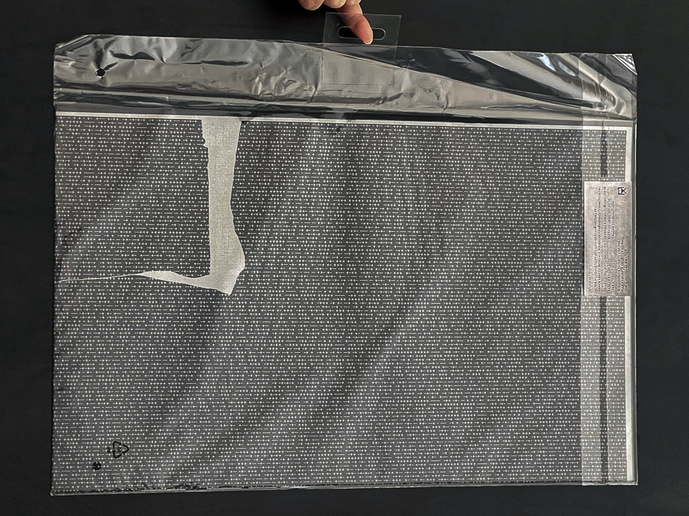 Image of Ai Tu Book&Canvas, a print project that is both a book and an art canvas. This is an image related to a project inside Pedro Rodrigues (Treze413) graphic design portfolio.