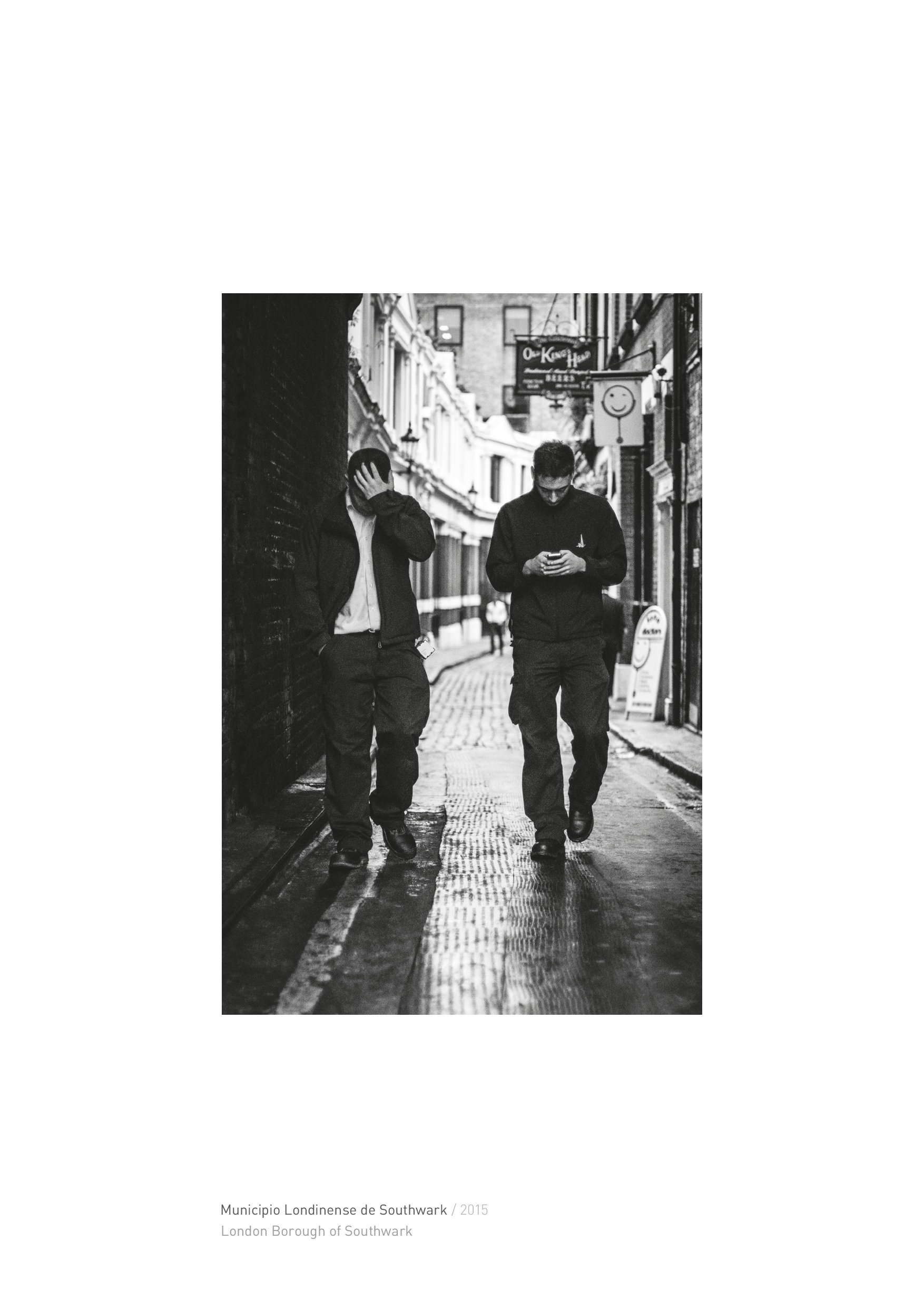 Image of the design created for the exhibition "Londres: detras y debajo del Palacio de Buckingham". This is an image related to a project inside Pedro Rodrigues (Treze413) graphic design portfolio.